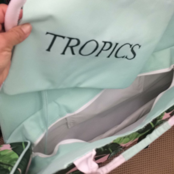 Insulated beach tote with pouch - Picture 4 of 6